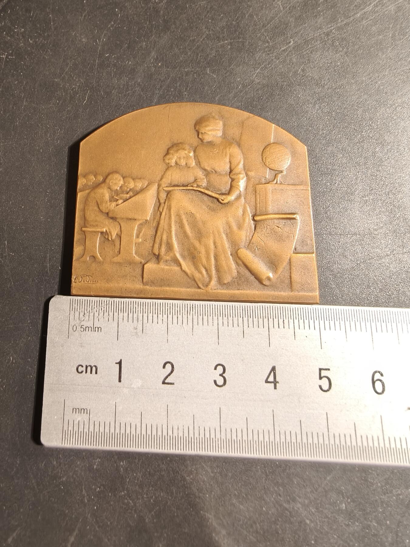 老王徽章第178期 法国方形大铜章     原盒      尺寸50×43mm    重量48.2g