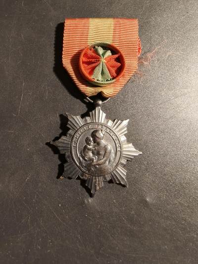 老王徽章第178期 - 法国银级军官级母亲奖章