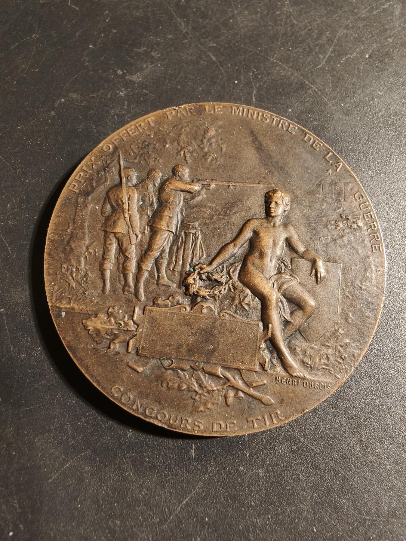 老王徽章第178期 法国战争部射击竞赛大铜章     大师亨利杜布瓦作品     戎装玛丽安娜      直径50mm     重量55.8g     原盒