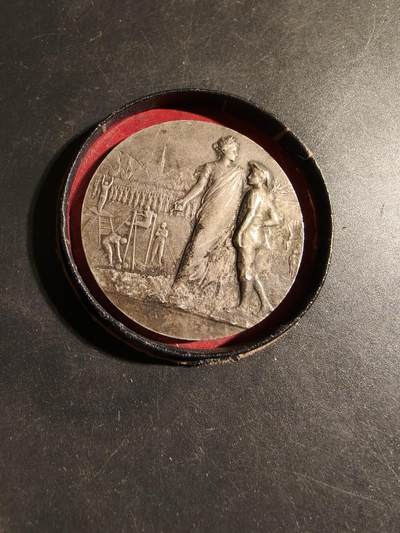 老王徽章第178期 - 法国赞助人体操和体育联合会镀银大铜章     原盒     直径43mm   重量42.9g