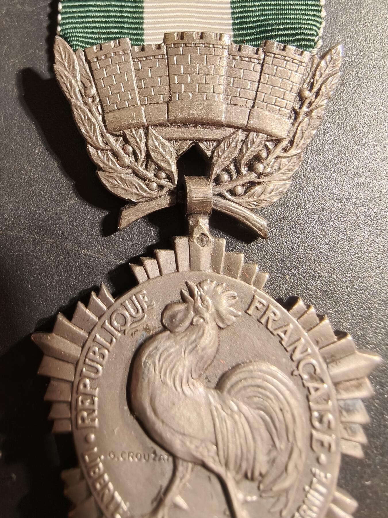 老王徽章第178期 法国银级地方嘉奖奖章    螃蟹银标     1966年实发     20.1g