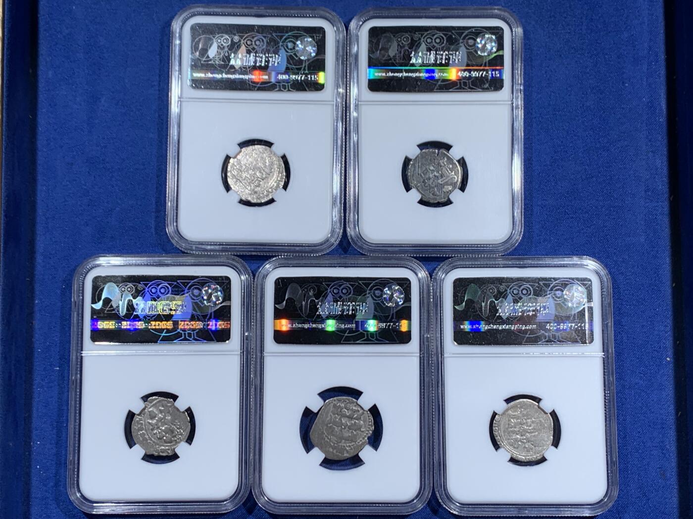 《竞宝斋》第460场 周日，周一，2场连拍 （全场包邮）欢迎送拍 五枚一组 众诚详评 哥疾宁王朝银币，公元999-1030年马哈茂德时期1迪尔汉姆2枚，公元1030-1042年马斯乌德一世时期1迪尔汉姆3枚。专业点评标签，状态如图，传世美品。