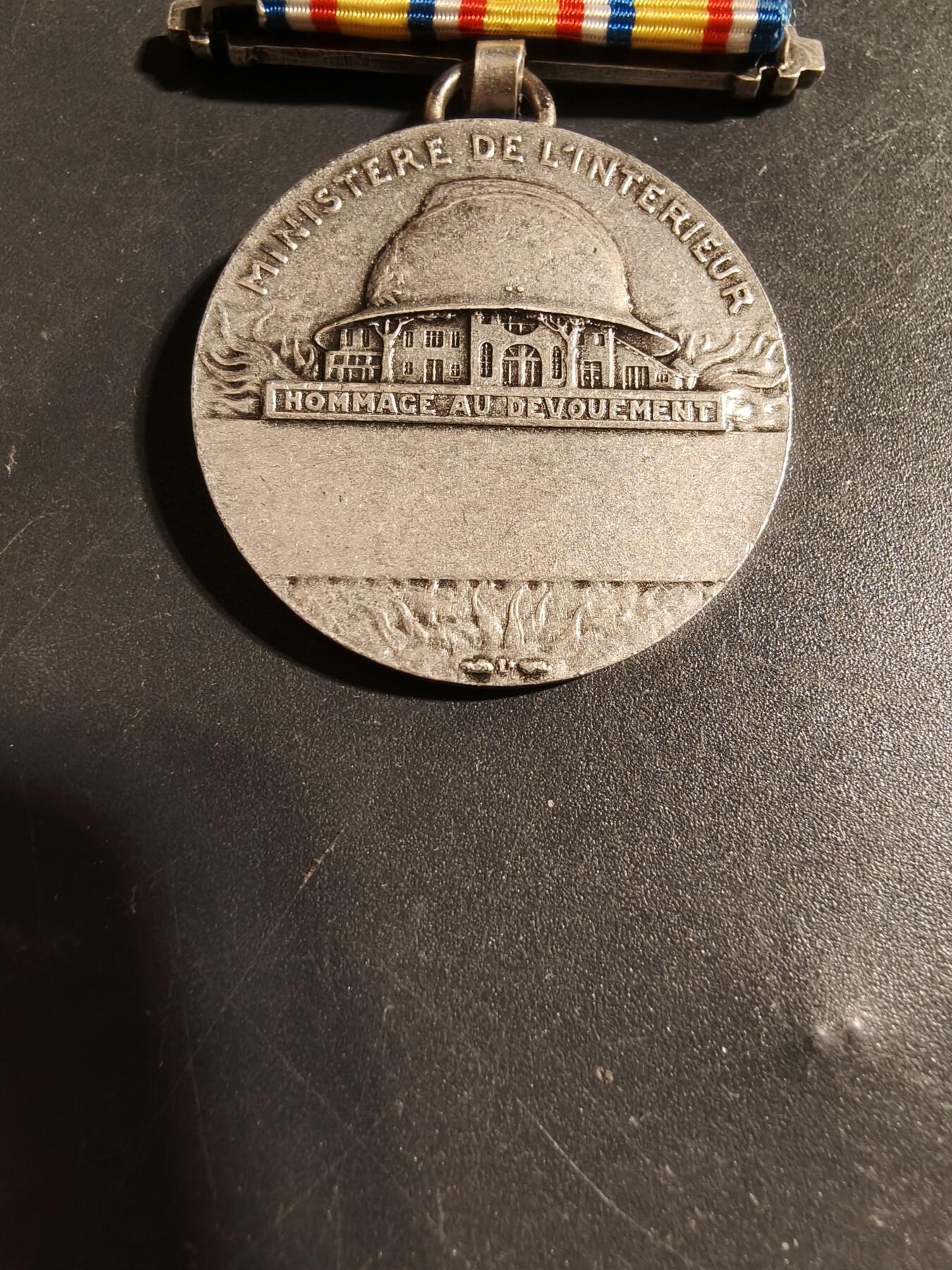 老王徽章第178期 法国银级消防员服役奖章     925银    16.8g