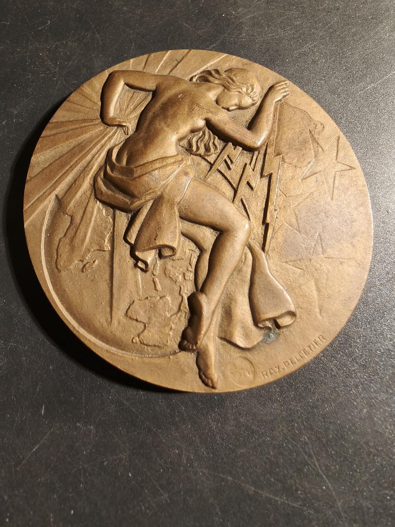 老王徽章第178期 法国通用电气建设联盟大铜章      原盒     直径68mm    重量169g