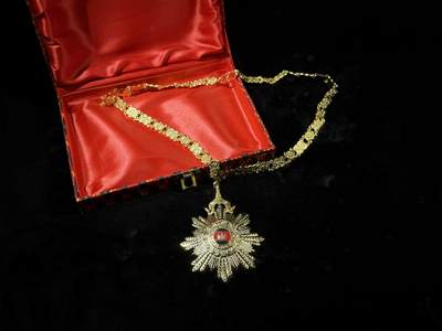 戎马世界章牌大赏第110期 - 柬埔寨皇室勋章大链章 最顶级