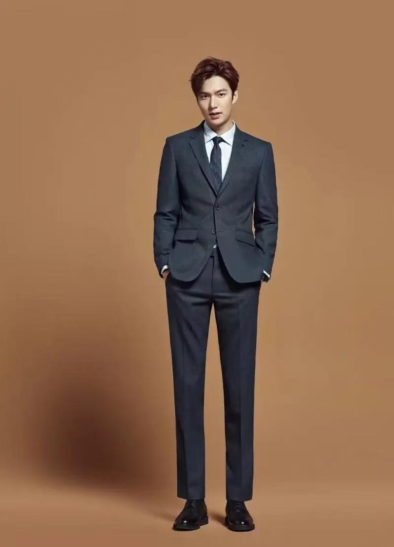 零元拍：除了帅还是帅的李敏镐亲笔签名立体签名卡！尺寸： 100×225MM