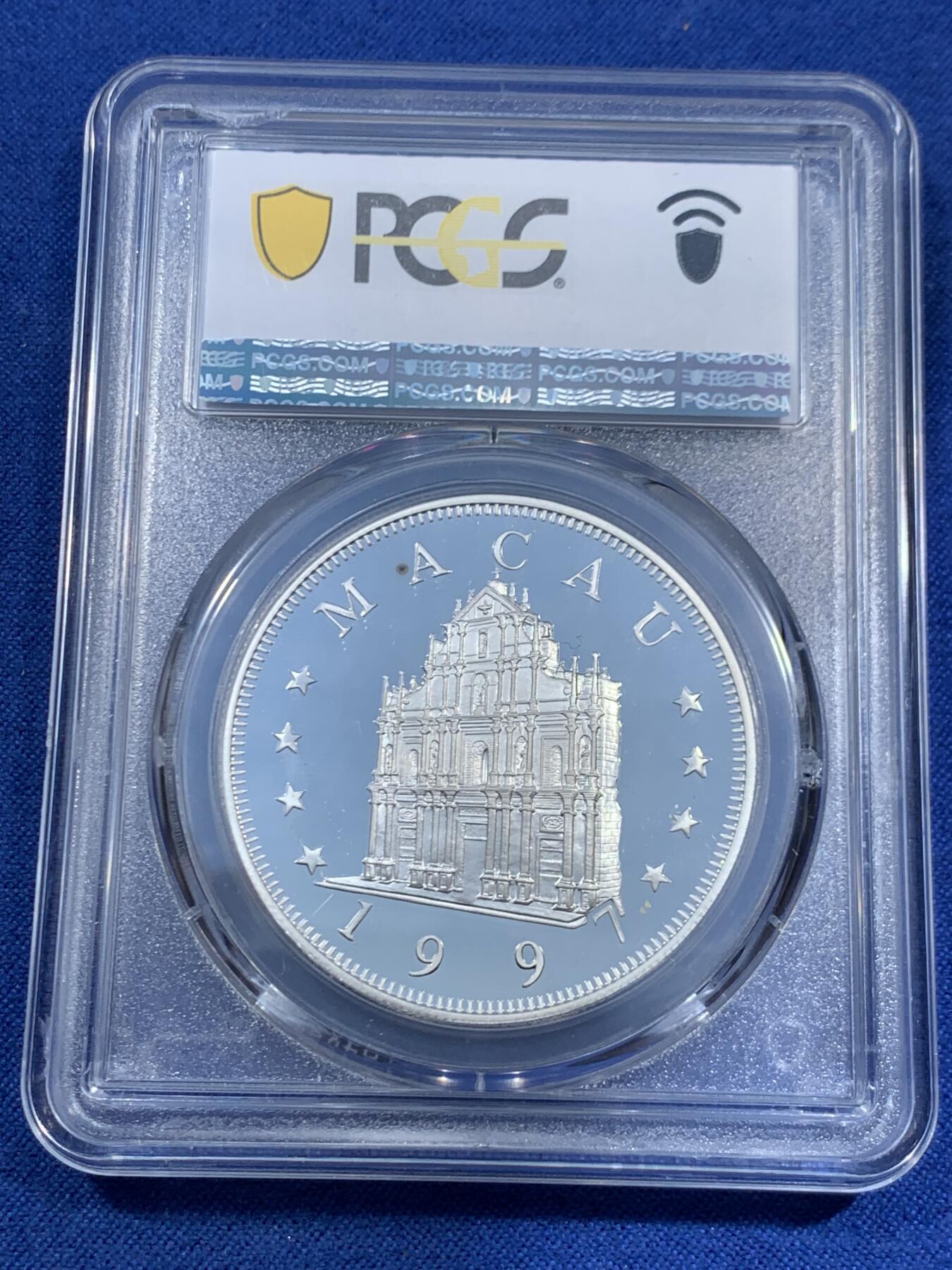 《竞宝斋》第460场 周日，周一，2场连拍 （全场包邮）欢迎送拍 PCGS PR68DCAM 1997年中国澳门牛年100元银币，PROOF精制币，状态极佳，背面支撑有磕。