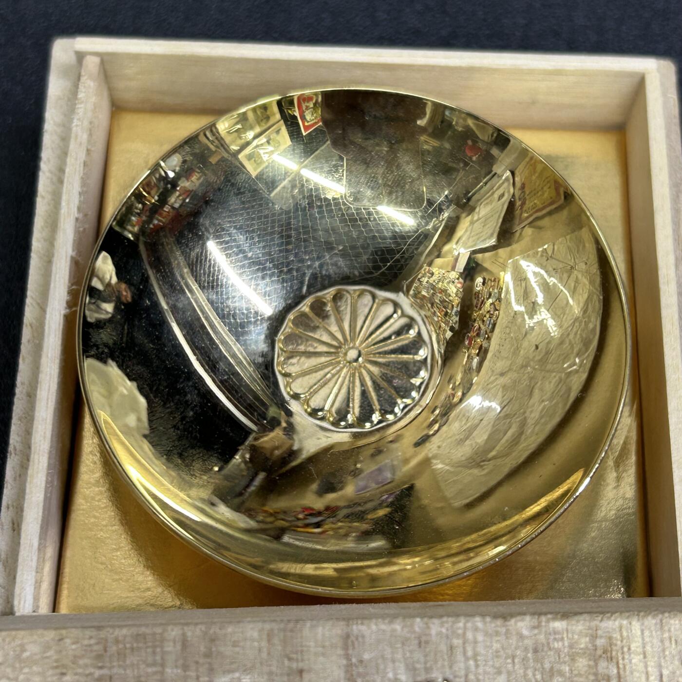 西秦中古拍卖第七十三期 日本工学者、大学教授山口次郎 受章纪念皇室菊瓣纹赏杯 带原盒 有此人部分资料见图4～5