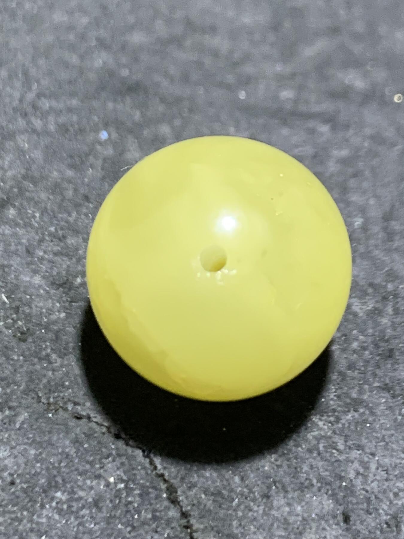 天然乌克兰原矿蜜蜡通货圆珠一颗，