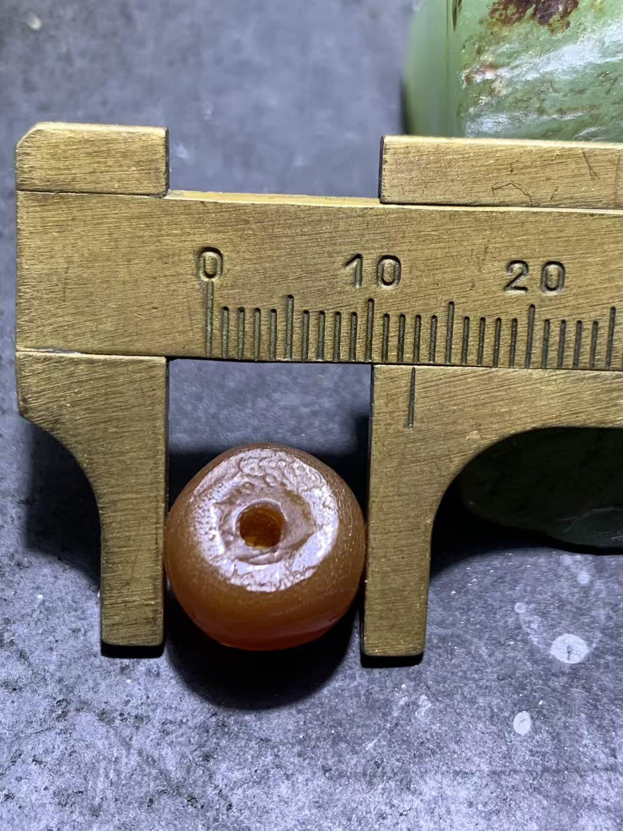 精美高玉化千层风化纹缠丝玛瑙老形桶珠一颗，