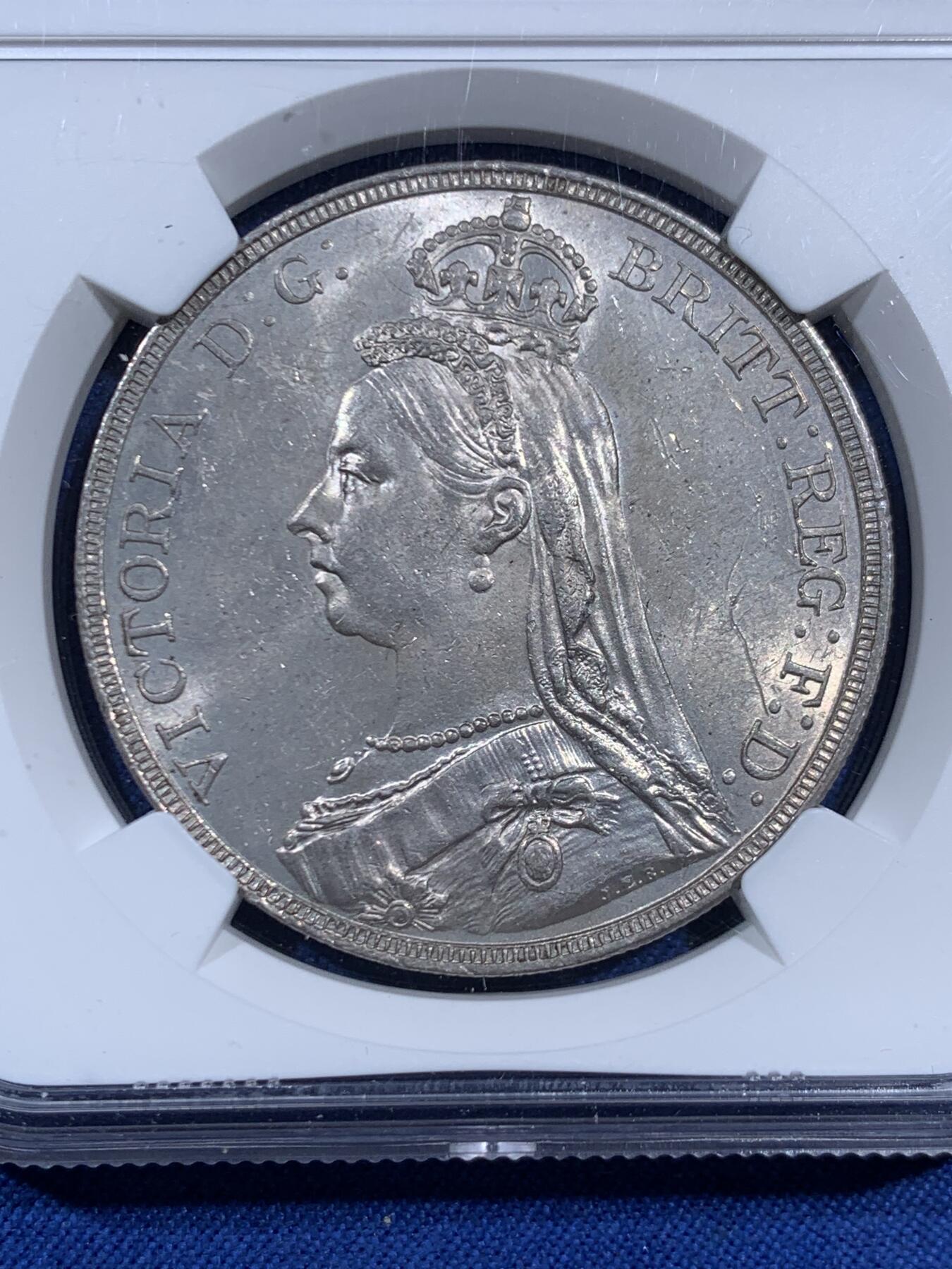 《竞宝斋》第460场 周日，周一，2场连拍 （全场包邮）欢迎送拍 NGC MS62 英国1890年高冠维多利亚马剑1克朗银币