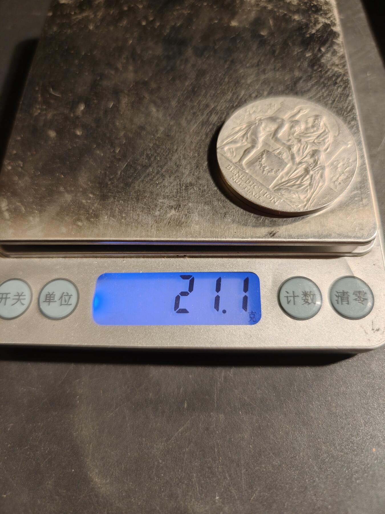 老王徽章第178期 法国婚礼银章    原盒    路易·波特大师经典名作五天使版本     1899年实发       950银     直径37mm     重量21.1g