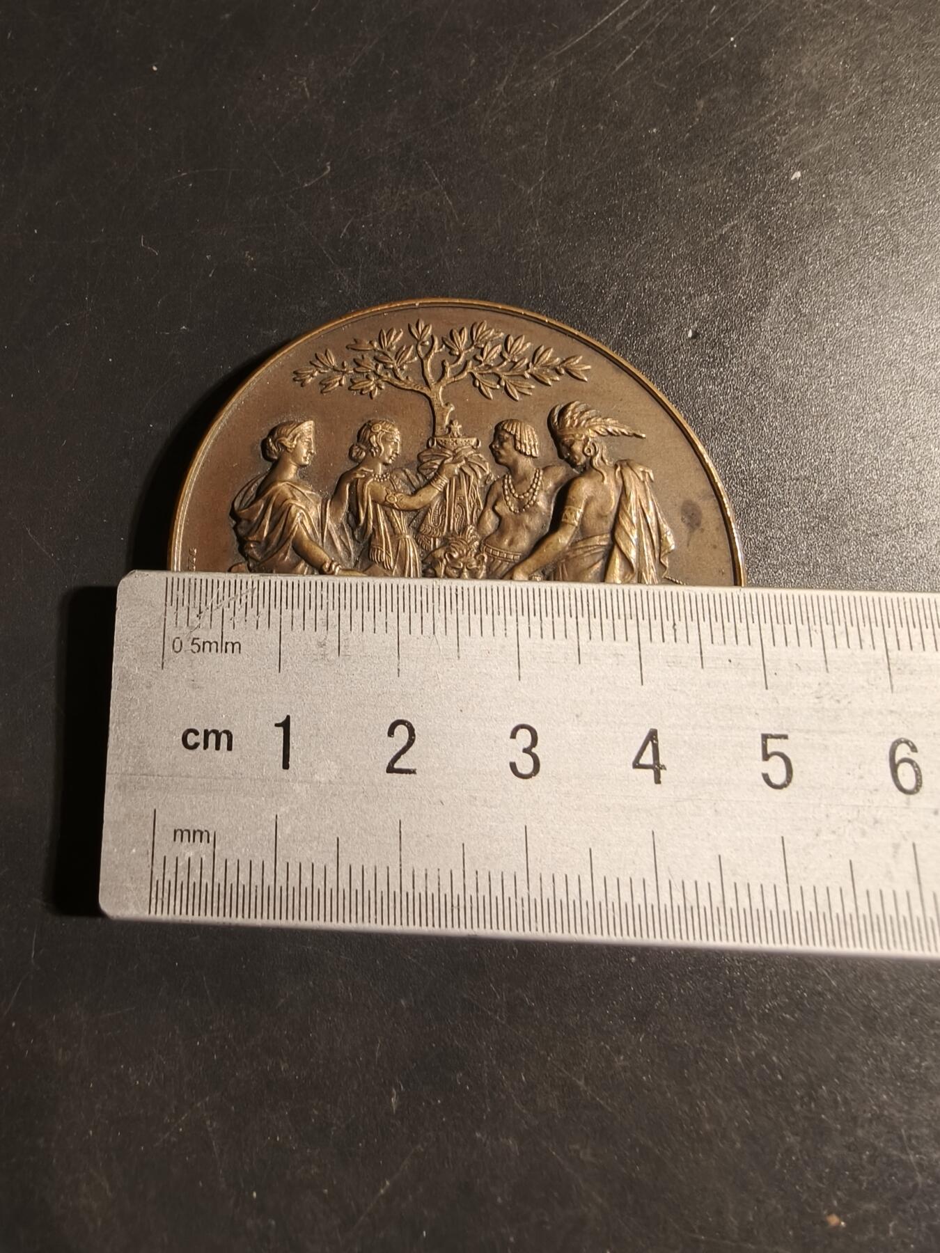 老王徽章第178期 法国巴黎工业科学、艺术与文学学会大铜章    亚历克西斯-约瑟夫·德波利斯作品     原盒      直径50mm     重量65.4g