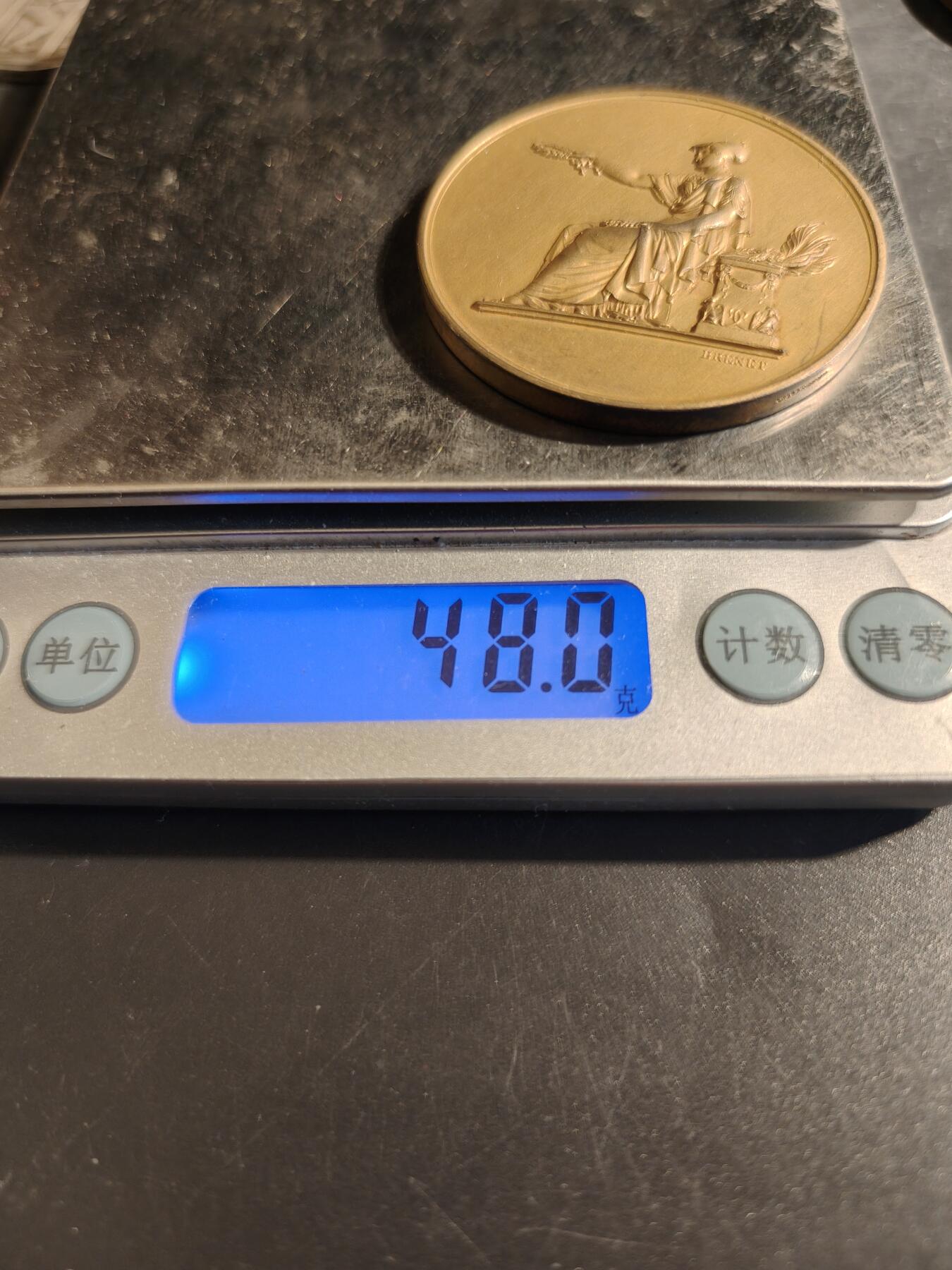 老王徽章第178期 法国综合理工协会30服务大银章    950银镀金     直径45mm    重量48g