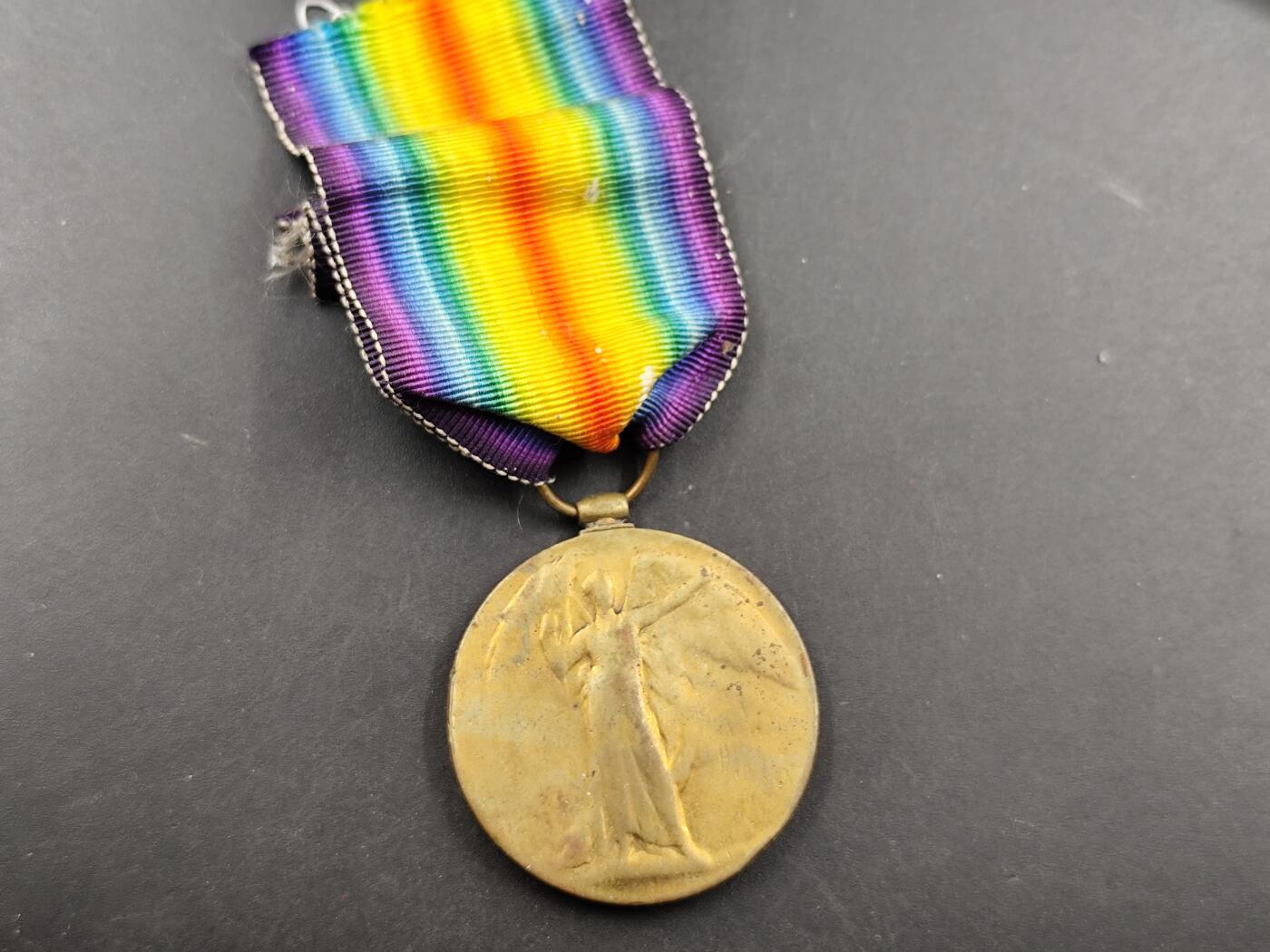 1月18日徽章钱币专场 英国一战胜利纪念章原上挂