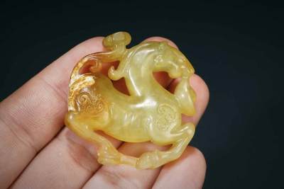 上海都达杂项专场三十四【年后发货全场包邮】  古玉马上如意手把件86-59