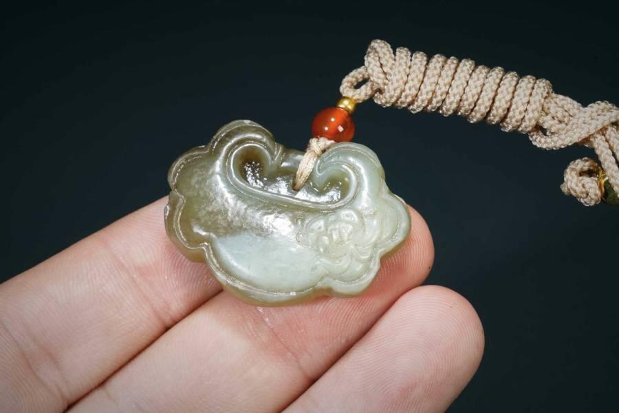 上海都达杂项专场三（全场包邮） 天然和田玉精雕《莲花如意锁》挂件 附鉴定证书86-106