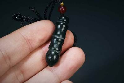 上海都达杂项专场三十四【年后发货全场包邮】  天然和田玉青玉马良笔挂件 附鉴定证书86-95