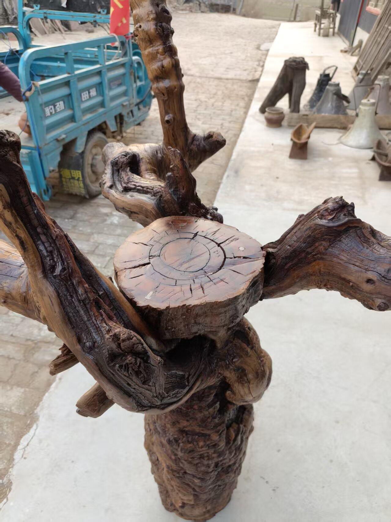 老物件，百年、枣木根雕摆件，造型自然，树瘤纹理清晰，原木材质，保存状态不错，适合茶室、书房、客厅装饰或收藏。