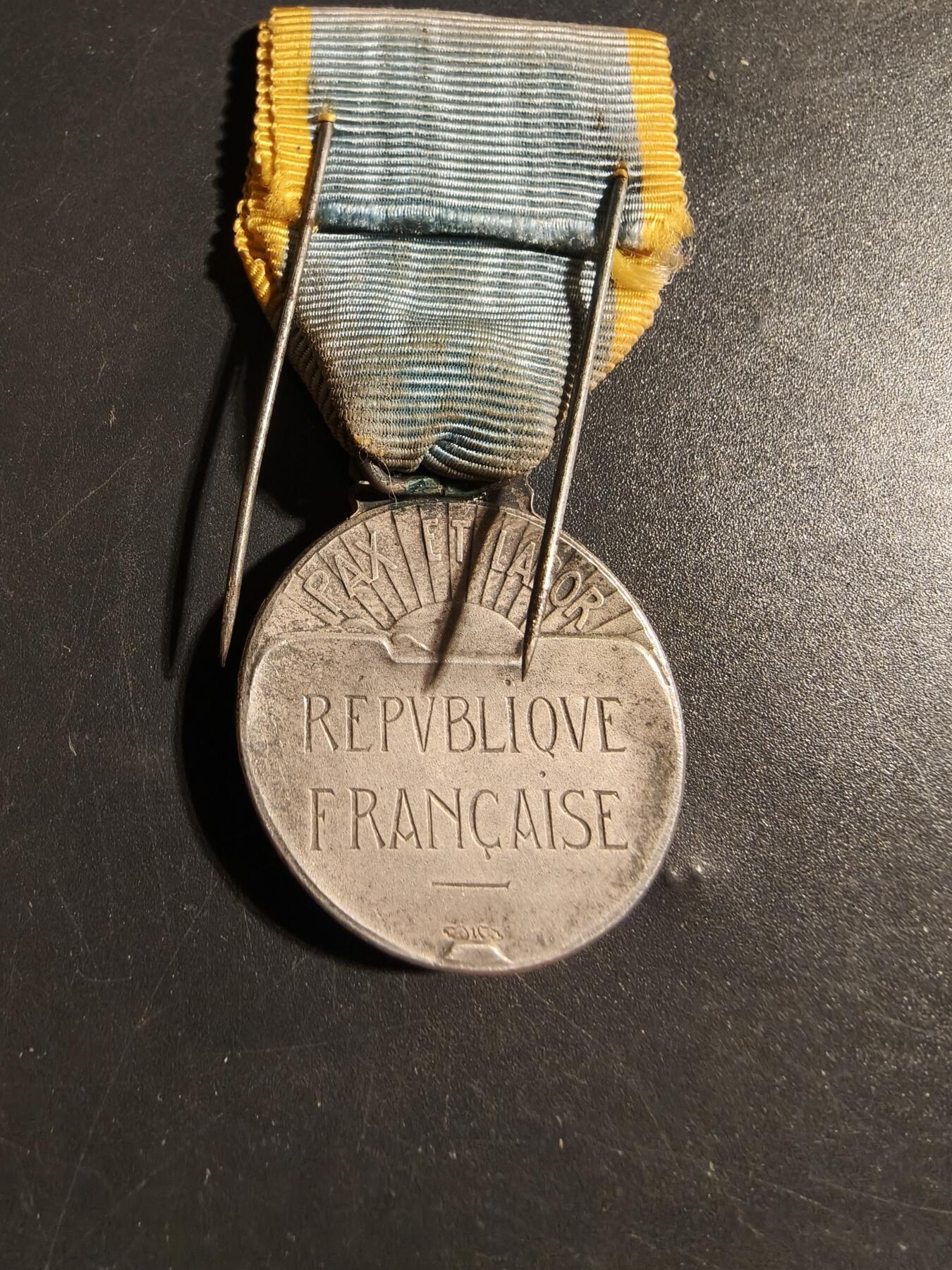 老王徽章第178期 法国银级体育奖章     950银      17.5g