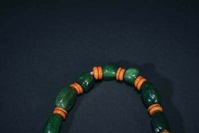 上海都达杂项专场四十八【全场包邮】  天然 和田玉碧玉随形糖珠手串 附鉴定证书86-82