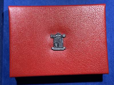 《竞宝斋》第460场 周日，周一，2场连拍 （全场包邮）欢迎送拍 - 英国1989年精制套币，带2枚2英镑权利法案300周年精致纪念币，9枚币，品相精美，高档盒装