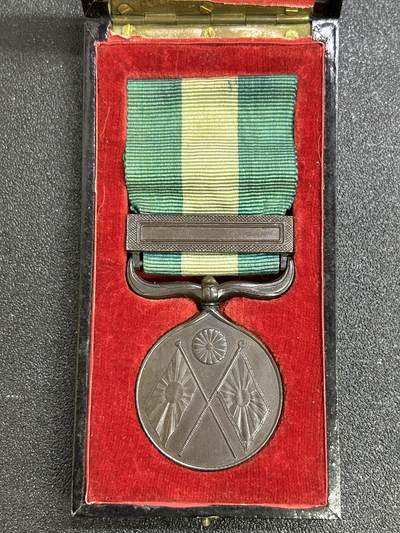 西秦中古拍卖第七十三期 - 不忘历史 抗战收藏 日本甲午战争奖章 带原盒 盒有瑕疵