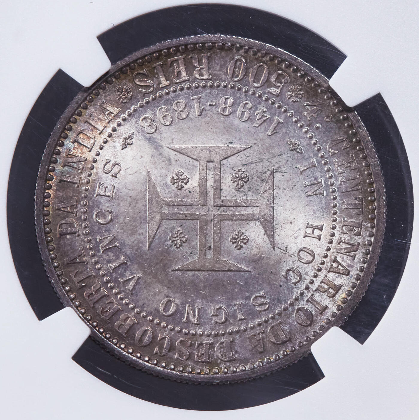 【俄甄集藏】“万象更新、马呈祥瑞”迎新春俄甄精品场-2026年(047)01-21 星期三 晚 19:30 全场包邮 葡萄牙1898年卡洛斯一世夫妇头像纪念发现印度400周年200、500、1000瑞斯银币3枚套，NGC MS64，五彩包浆，转光品相，分数整齐，味道一流