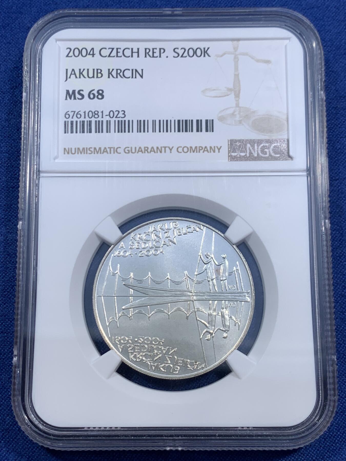 《竞宝斋》第460场 周日，周一，2场连拍 （全场包邮）欢迎送拍 NGC MS68 捷克雅各布2004年克罗辛逝世300周年200克朗银币，唯一冠军分！图片为鱼塘养鱼图