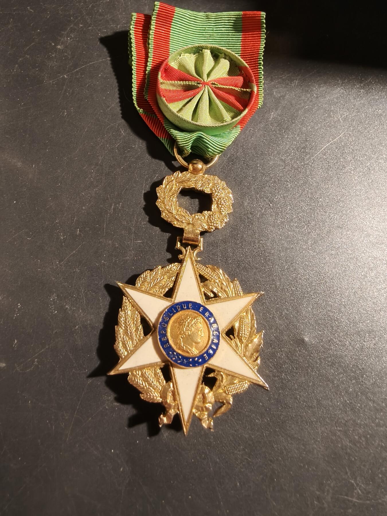 老王徽章第178期 法国军官级农业功绩勋章    原盒    珠宝商巴克维尔之家制造