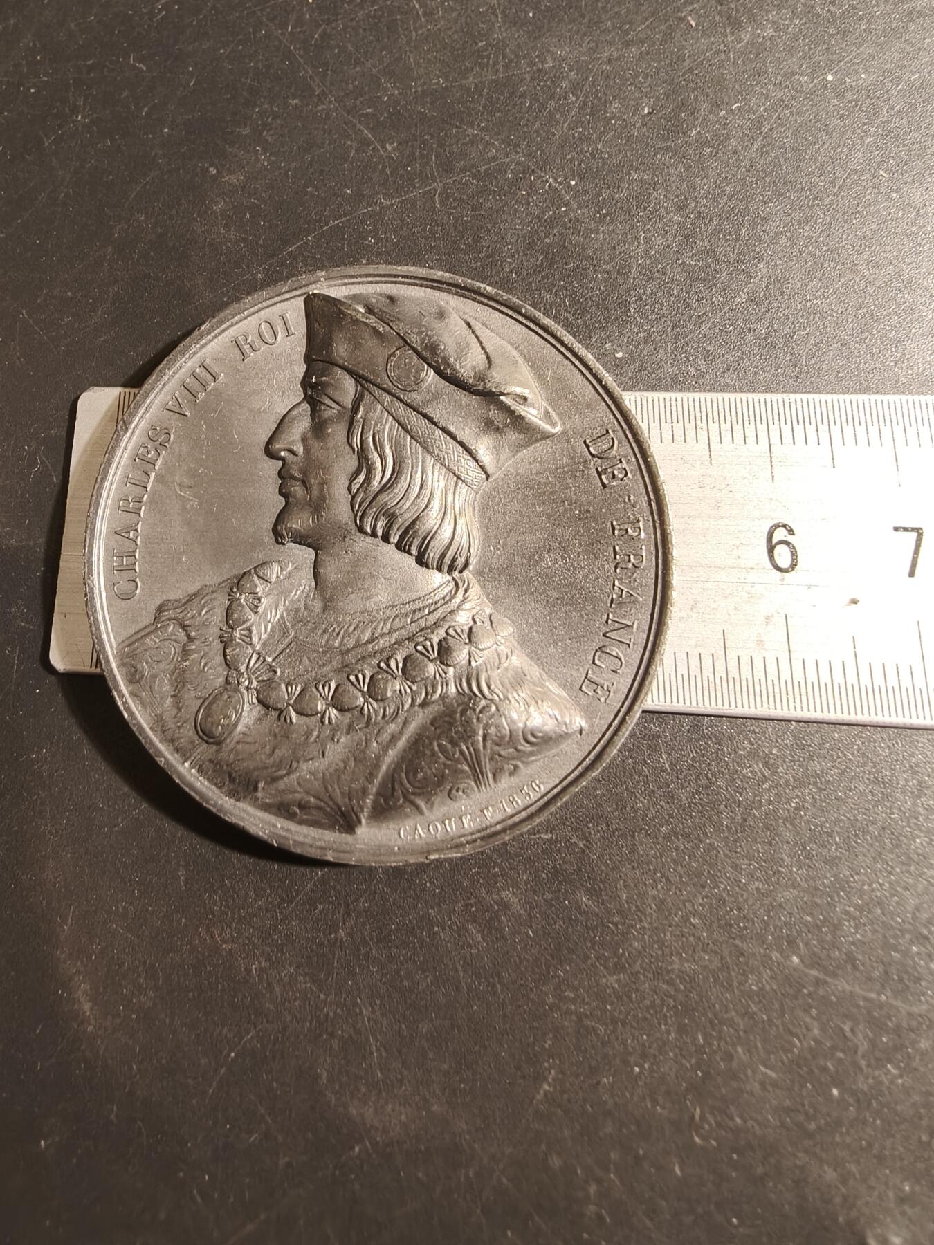 老王徽章第178期 法国历任国王纪念章    查理八世   少见锡质     直径50mm    重量51g
