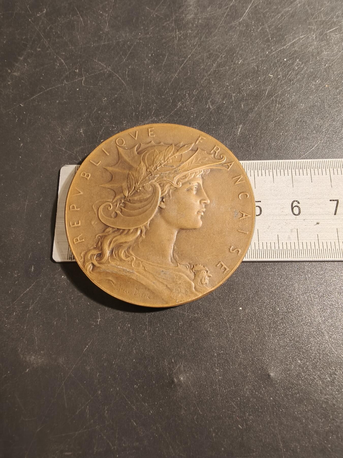 老王徽章第178期 法国战争部射击竞赛大铜章    大师亨利杜布瓦作品    戎装玛丽安娜     直径50mm     重量55.2g