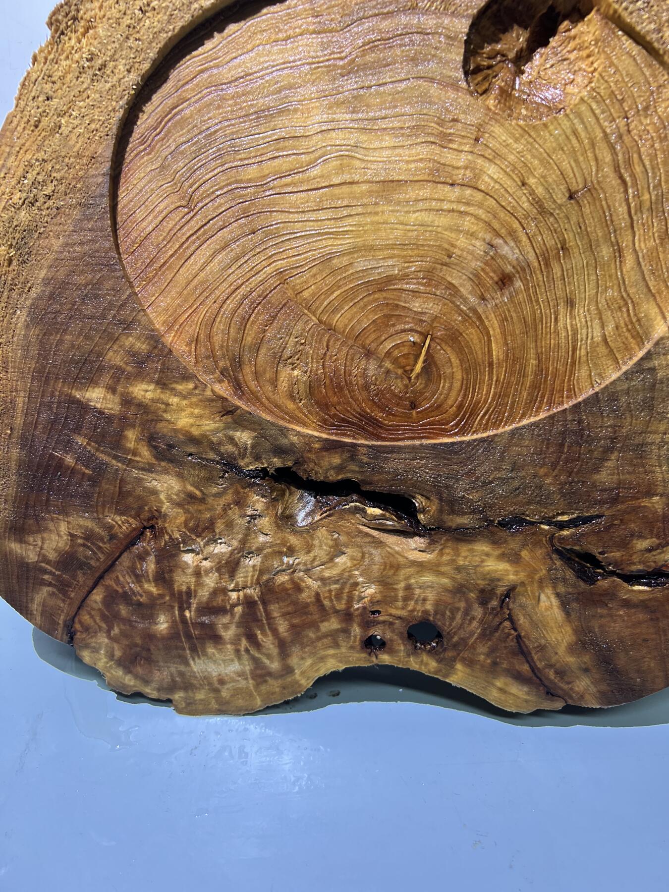 零元拍：01-18-1精品香杉木老根榴茶盘，瘦漏透，尺寸约：380/350/35厚MM，满花满瘤，药香满鼻，无漆无蜡，保存方式请看下面说明，因为未打磨上漆，干燥天气可能会产生裂纹，属于正常现象