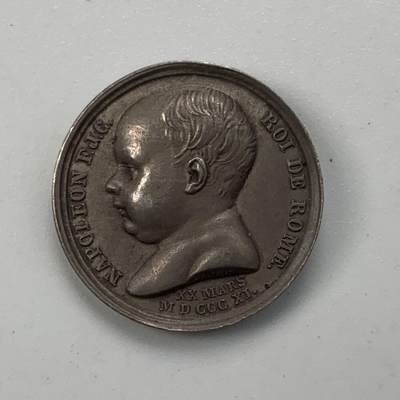 掌中浮雕-藏着的欧洲第050场 - 1811年法国拿破仑系列之罗马王诞生纪念小银章，15mm,1.95g