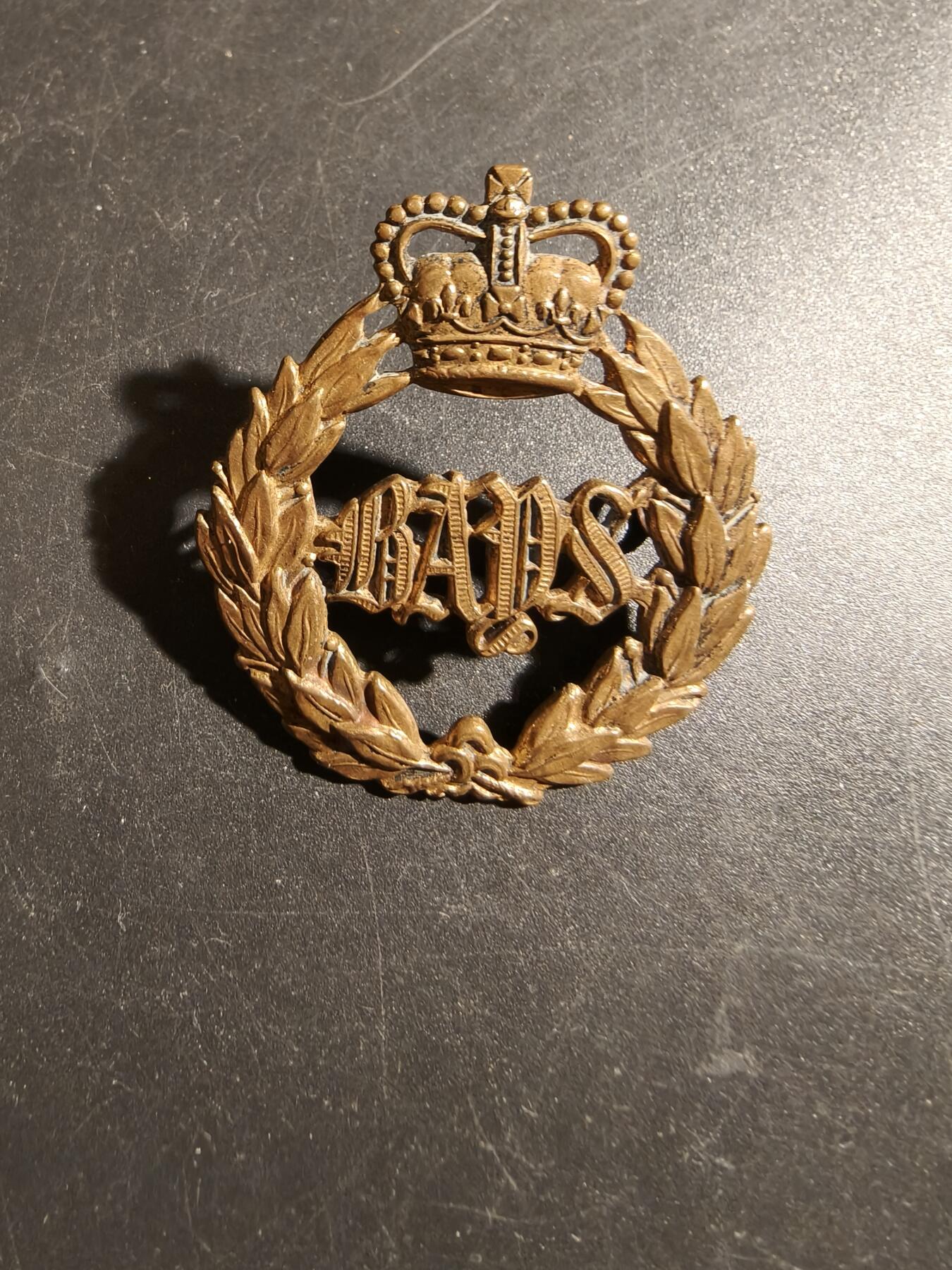 老王徽章第178期 英国女王第2龙骑兵团帽徽    女王早期版