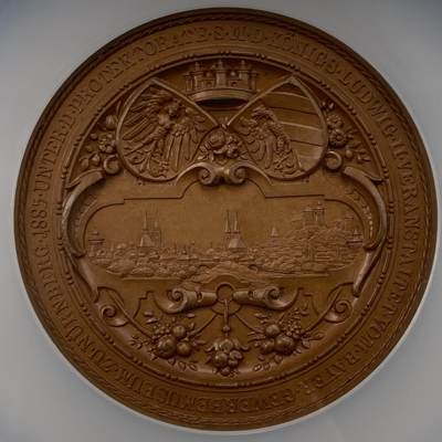 掌中浮雕-藏着的欧洲第050场 - NGC MS64 : 1885年德国纽伦堡工业博览会城市景观大铜章 , 65mm