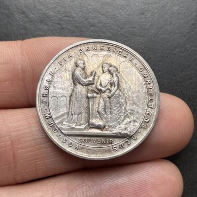 「木头集藏」章牌精品专场！ - 1892年法国婚礼纪念银章，直径：28 mm，10 g，边铭：丰饶角 ARGENT，品相不错。