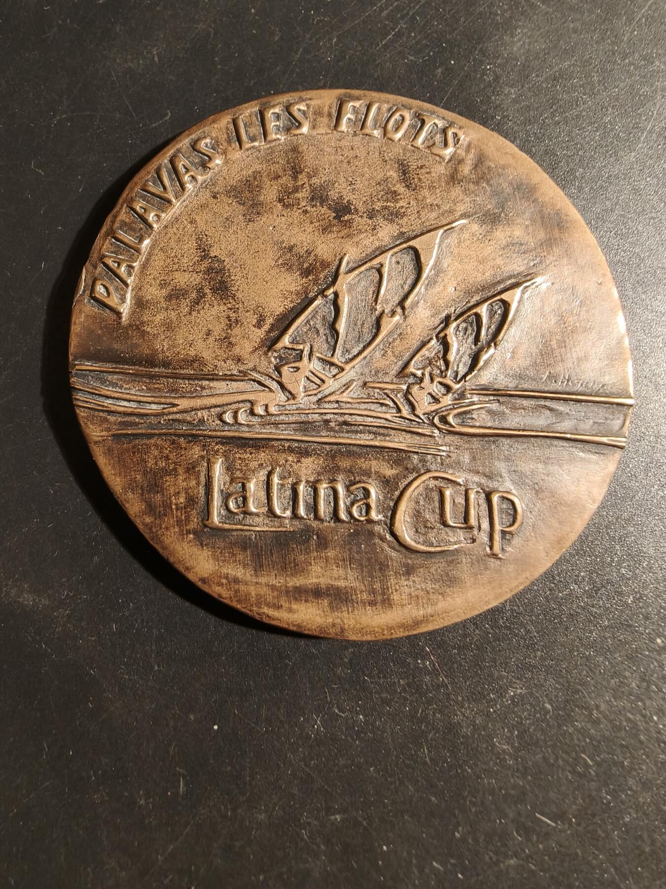 老王徽章第178期 法国拉蒂娜杯帆船赛纪念章    直径68mm    重量120.5g