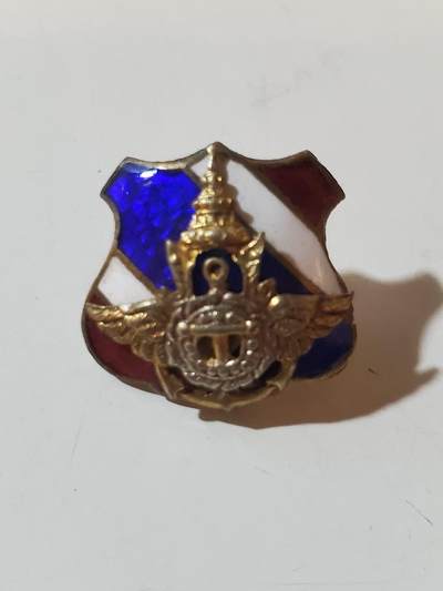 韵星假日军品类拍卖第三十八期 -- Rimey Holidays Militaria Auction 38 - 泰王国二战时期拉玛8世银制皇家军队证章 可当袖口使用 银镀金珐琅 表面标志也为银制作 后续不在生产 珐琅镀金无损