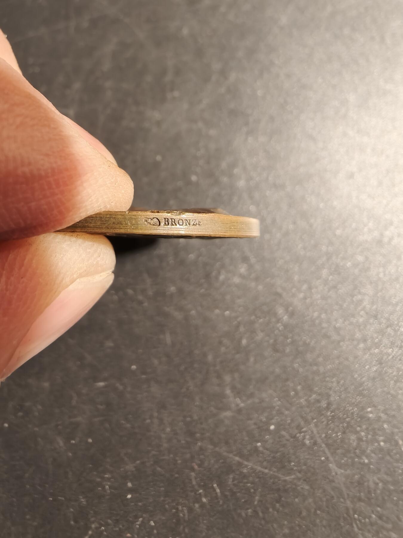 老王徽章第178期 法国文豪维克多·雨果诞辰百年大铜章    大师夏普兰作品    直径34mm     重量17.2g