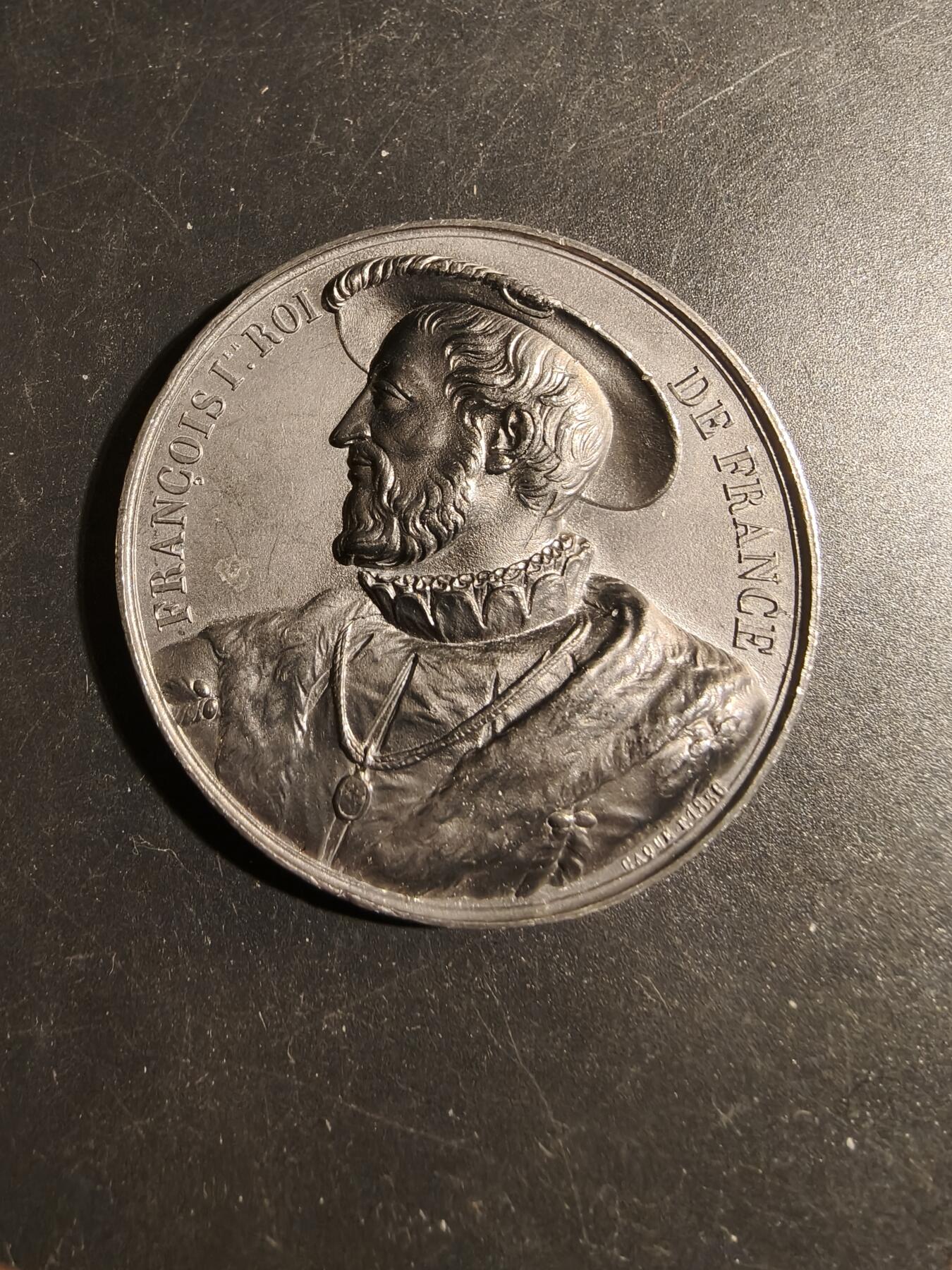 老王徽章第178期 法国历任国王纪念章    瓦卢瓦王朝弗朗索瓦一世   少见锡质     直径50mm    重量58.3g