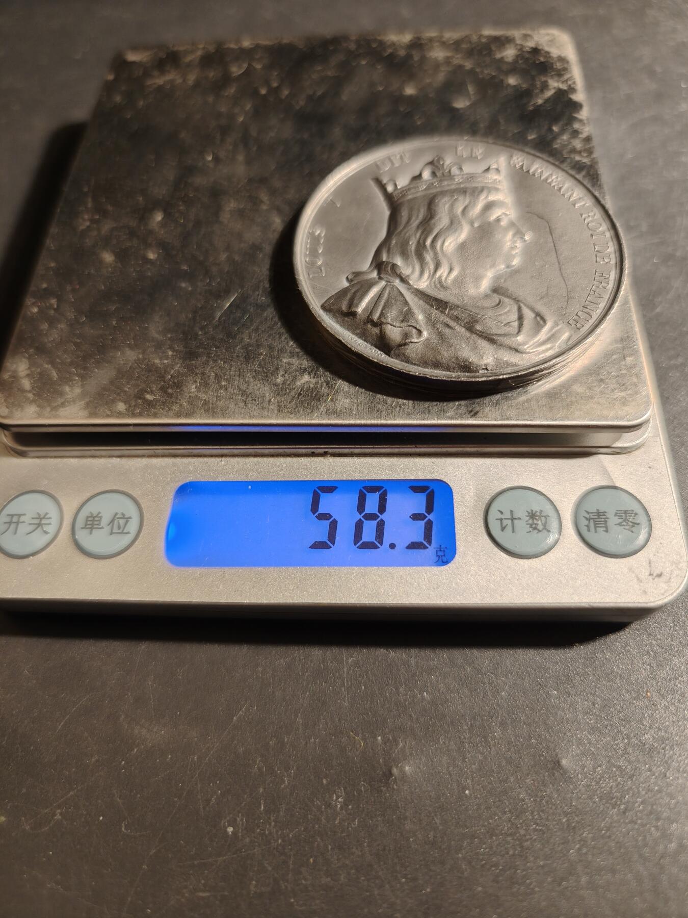 老王徽章第178期 法国历任国王纪念章    “懒王”路易五世   少见锡质     直径50mm    重量58.3g