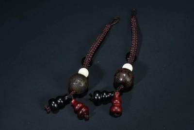 上海都达杂项专场四（全场包邮） - 天然达拉干沉香招财进宝手机挂件 1对 附鉴定证书86-281