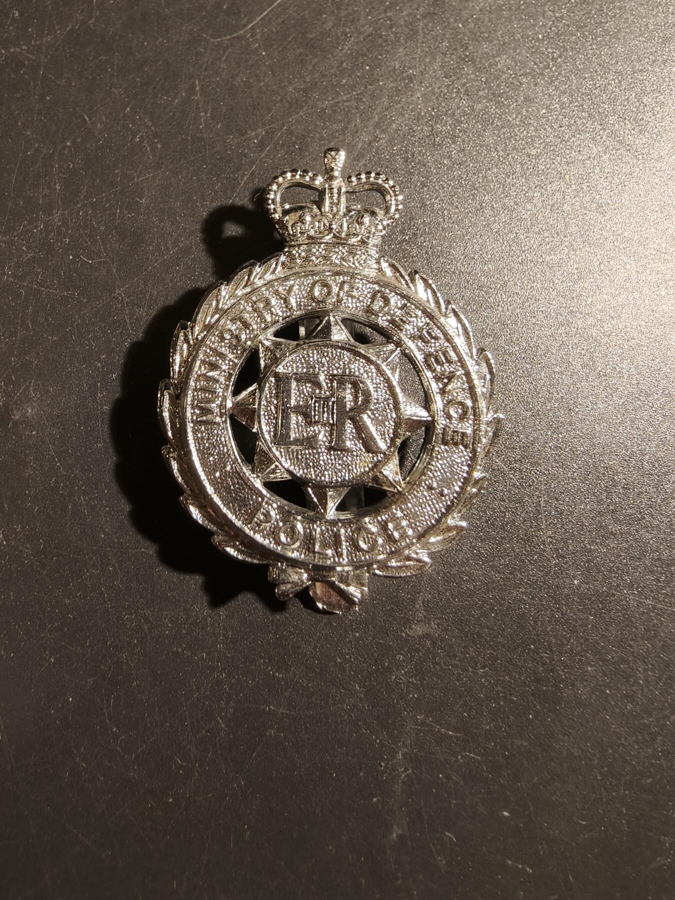 老王徽章第178期 英国国防部警察帽徽    女王时期