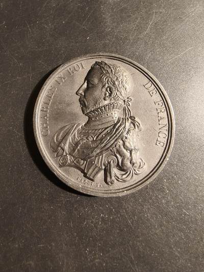 老王徽章第178期 - 法国历任国王纪念章    查理九世   少见锡质     直径50mm    重量63.9g