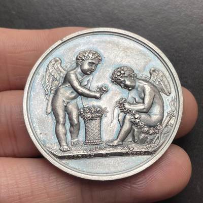 「木头集藏」章牌精品专场！ - 1811年法国婚礼纪念银章，直径：40.2 mm，32.5 g，巴黎造币厂1832年前早期无边铭版本，1811年刻字，少见婚礼银章。