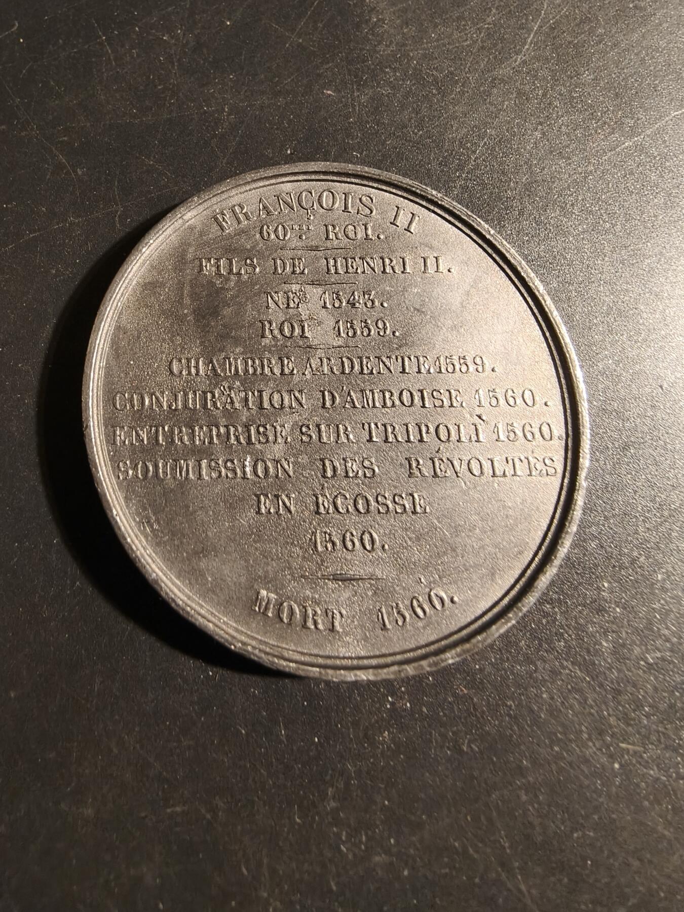 老王徽章第178期 法国历任国王纪念章    弗朗索瓦二世   少见锡质     直径50mm    重量43.6g