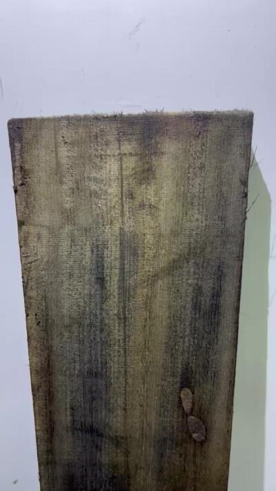 零元拍：01-18-2乌木金丝楠 可做镇尺 干泡台 满金丝药香，尺寸约：56.5/11.7/3.8厚CM。2.4公斤