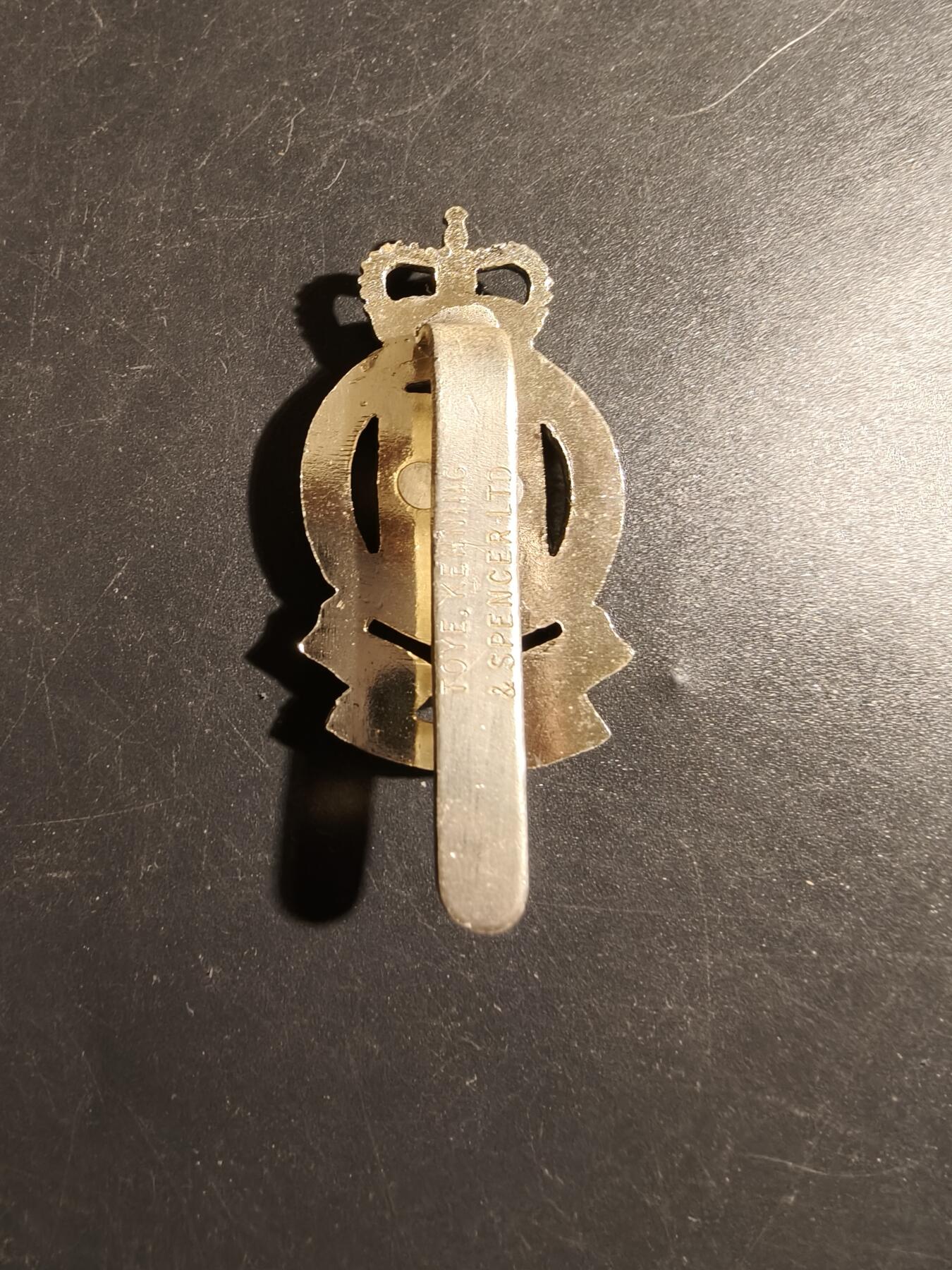 老王徽章第178期 英国军械署帽徽   女王早期