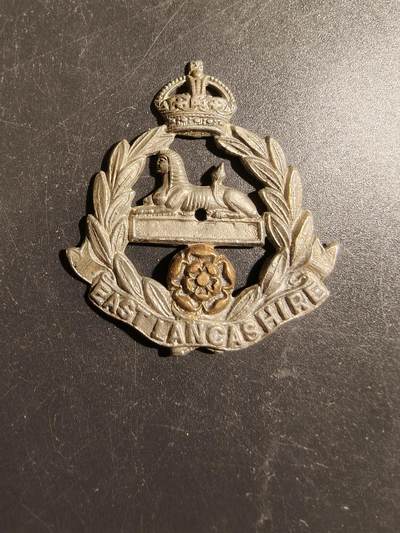 老王徽章第178期 - 英国东兰开夏步兵团帽徽    一战时期    缺少背杆